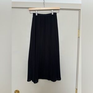 Aritzia Babaton Black Pleated Skirt